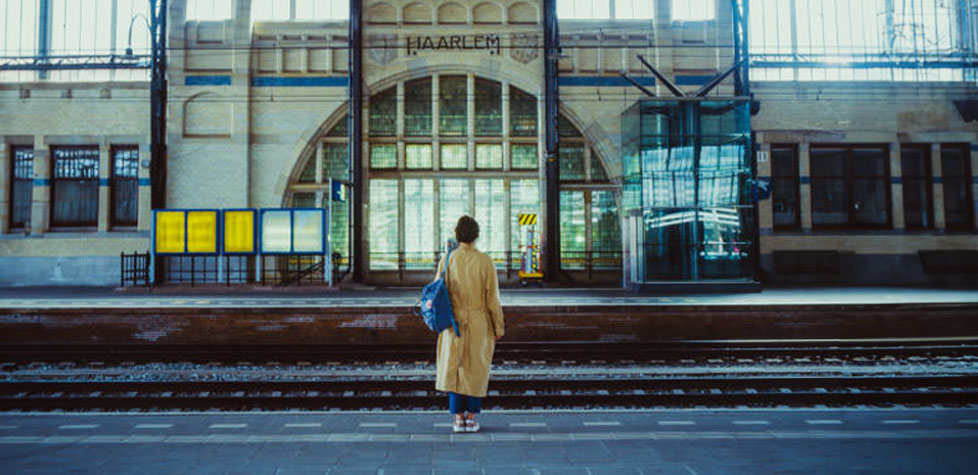 Os riscos dos passageiros em cair entre o trem e a plataforma nas estações